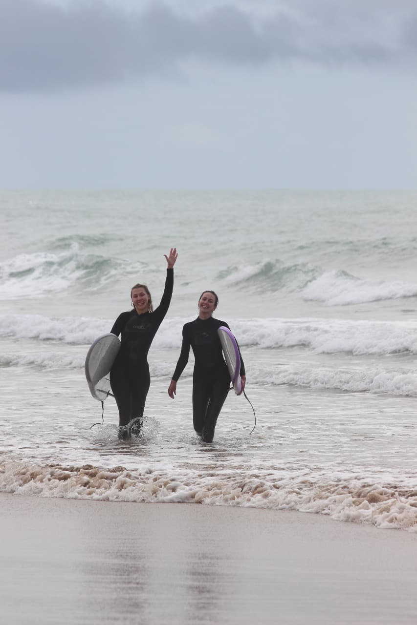 Surf coaching at The Pearl
